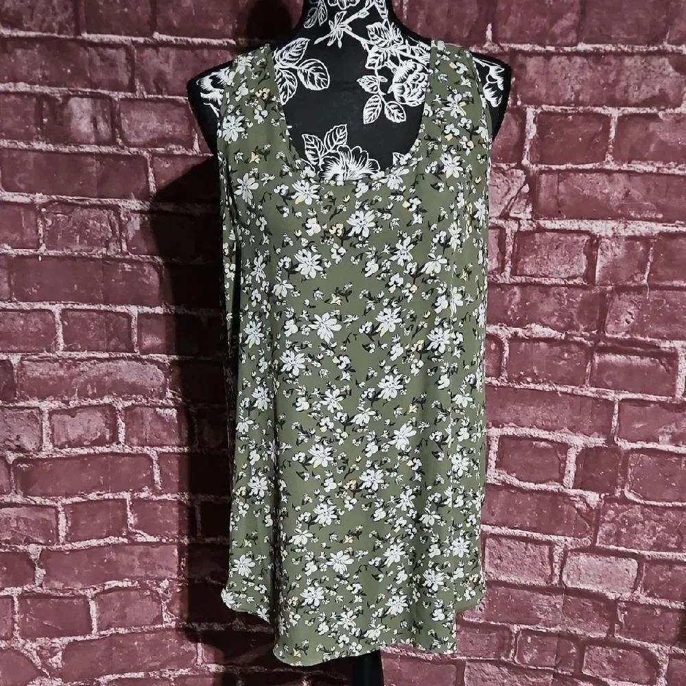 LOFT Outlet Green and White Floral Relaxed Sleeveless Tank Top CLEARANCE
